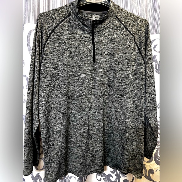 Under Armour Other - EUC Under Armour Black and Gray HeatGear Pullover Size‎ 2XL